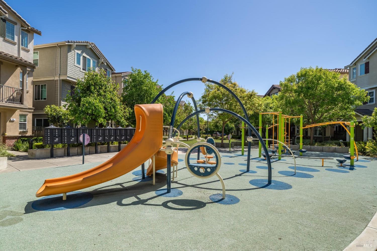 Detail Gallery Image 33 of 35 For 96 Orchard Cir, Hayward,  CA 94544 - 3 Beds | 2/1 Baths