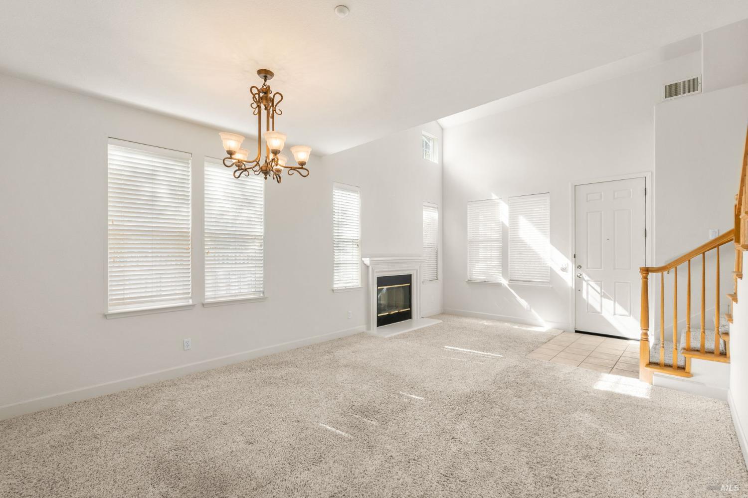Detail Gallery Image 8 of 35 For 101 Ranch Dr, Novato,  CA 94945 - 3 Beds | 2/1 Baths