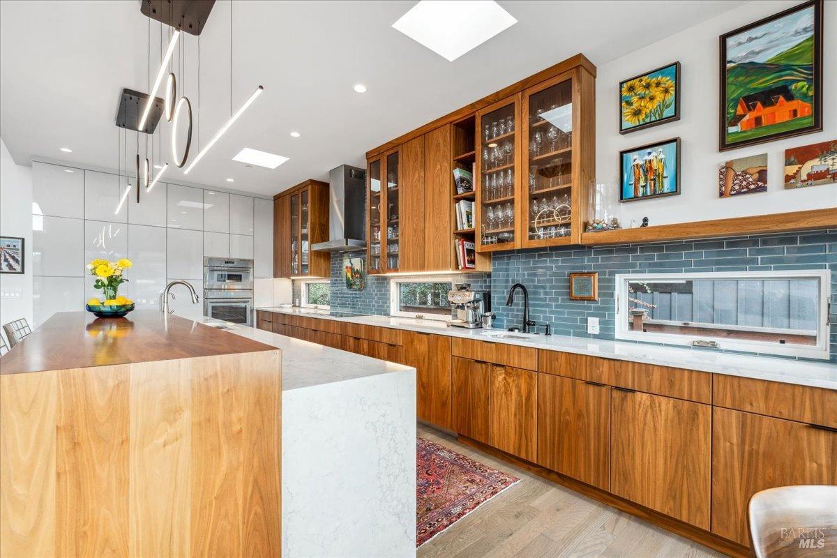 Detail Gallery Image 11 of 72 For 20 Lagoon Rd, Belvedere,  CA 94920 - 4 Beds | 4/1 Baths