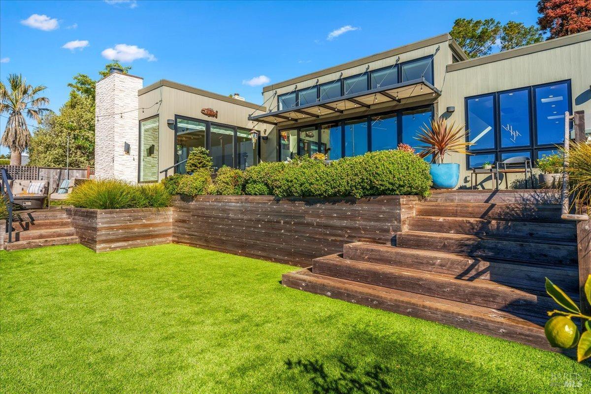Detail Gallery Image 52 of 72 For 20 Lagoon Rd, Belvedere,  CA 94920 - 4 Beds | 4/1 Baths