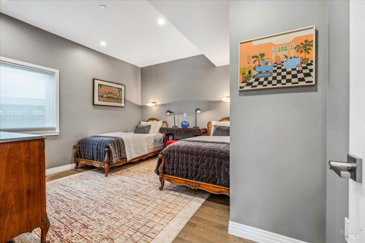 Detail Gallery Image 27 of 72 For 20 Lagoon Rd, Belvedere,  CA 94920 - 4 Beds | 4/1 Baths