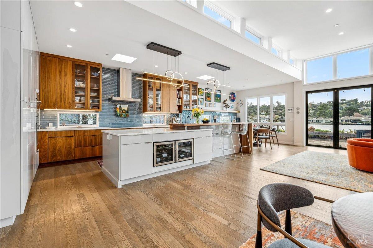 Detail Gallery Image 8 of 72 For 20 Lagoon Rd, Belvedere,  CA 94920 - 4 Beds | 4/1 Baths