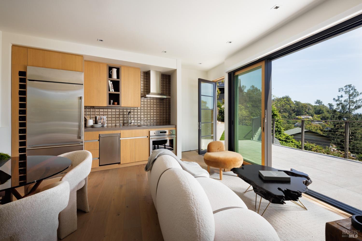 Detail Gallery Image 33 of 49 For 2 Upper Alcatraz Pl, Mill Valley,  CA 94941 - 5 Beds | 5/1 Baths
