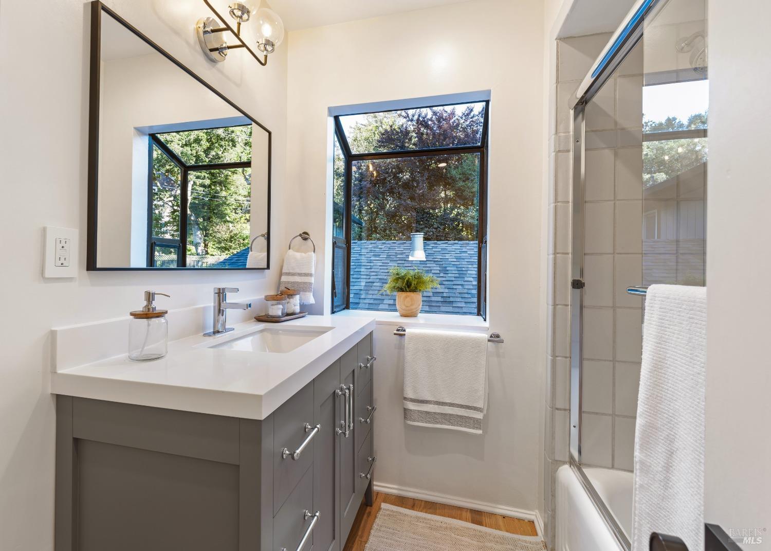 Detail Gallery Image 21 of 38 For 239 W Blithedale Ave, Mill Valley,  CA 94941 - 3 Beds | 2 Baths
