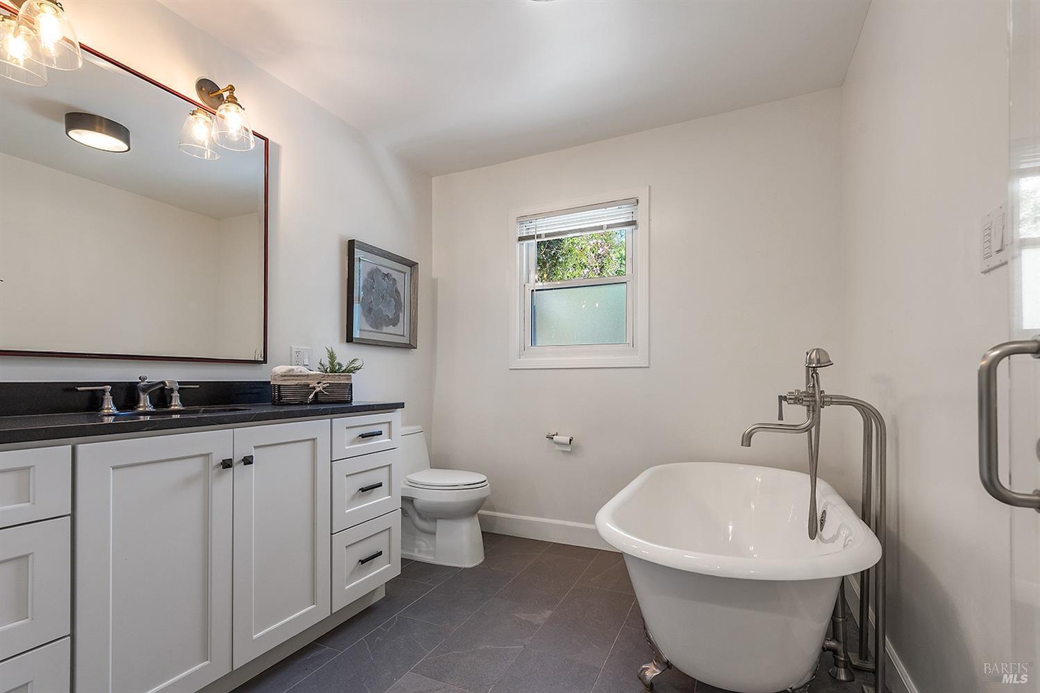 Detail Gallery Image 29 of 64 For 2022 Live Oak Farm Ln, Petaluma,  CA 94952 - 3 Beds | 2/1 Baths