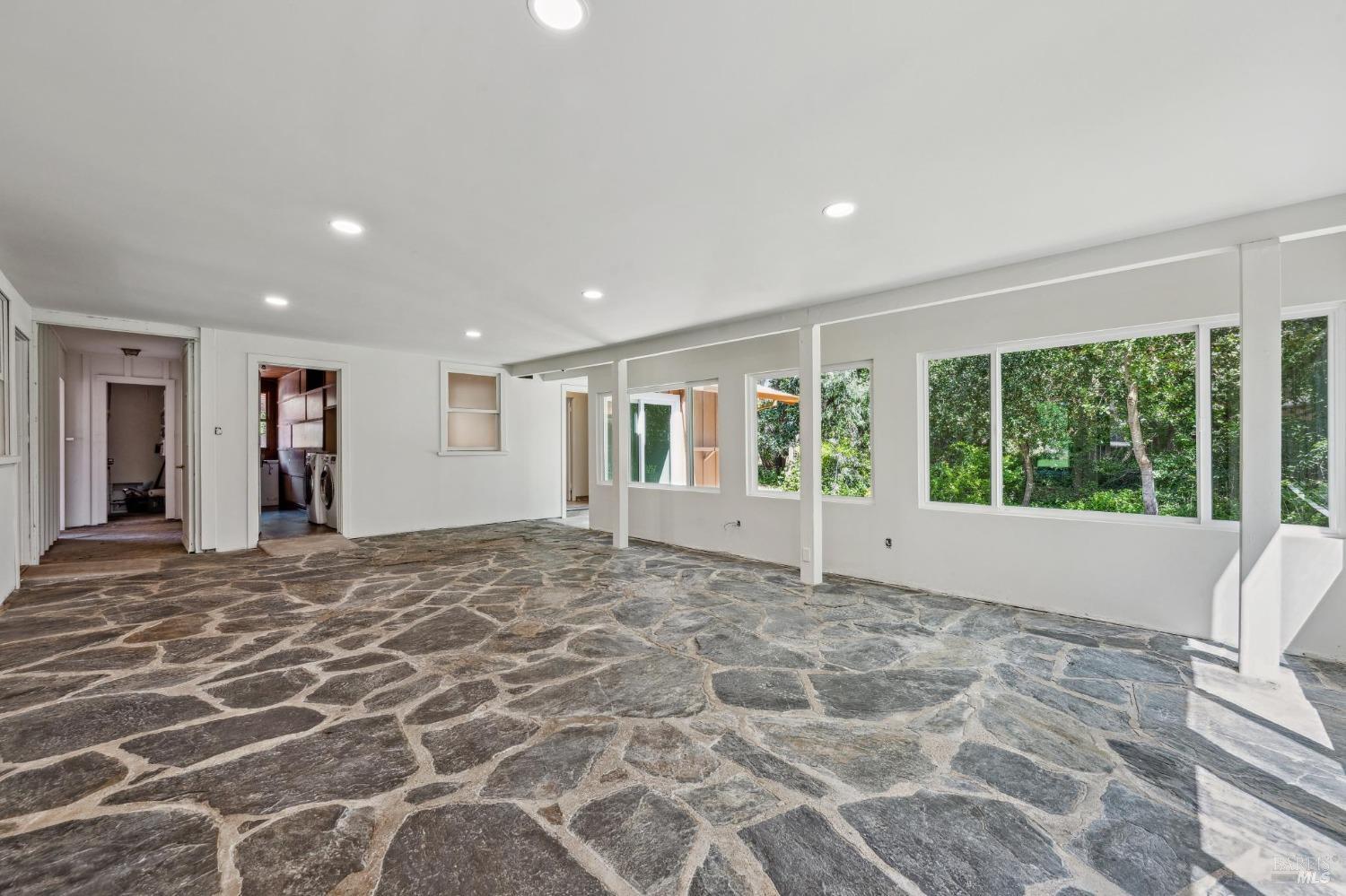 Detail Gallery Image 15 of 30 For 1610 Napa Rd, Sonoma,  CA 95476 - 3 Beds | 3 Baths