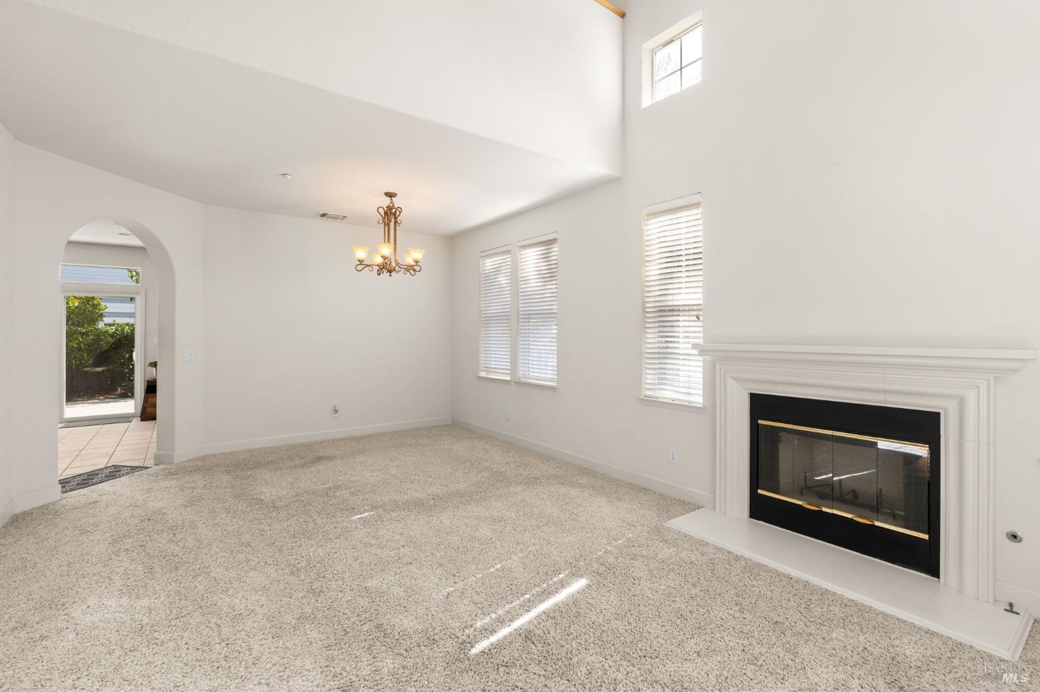 Detail Gallery Image 5 of 35 For 101 Ranch Dr, Novato,  CA 94945 - 3 Beds | 2/1 Baths
