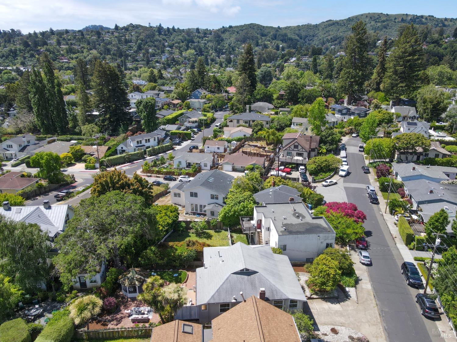 Detail Gallery Image 12 of 15 For 230 Elm Ave, Mill Valley,  CA 94941 - 4 Beds | 2 Baths