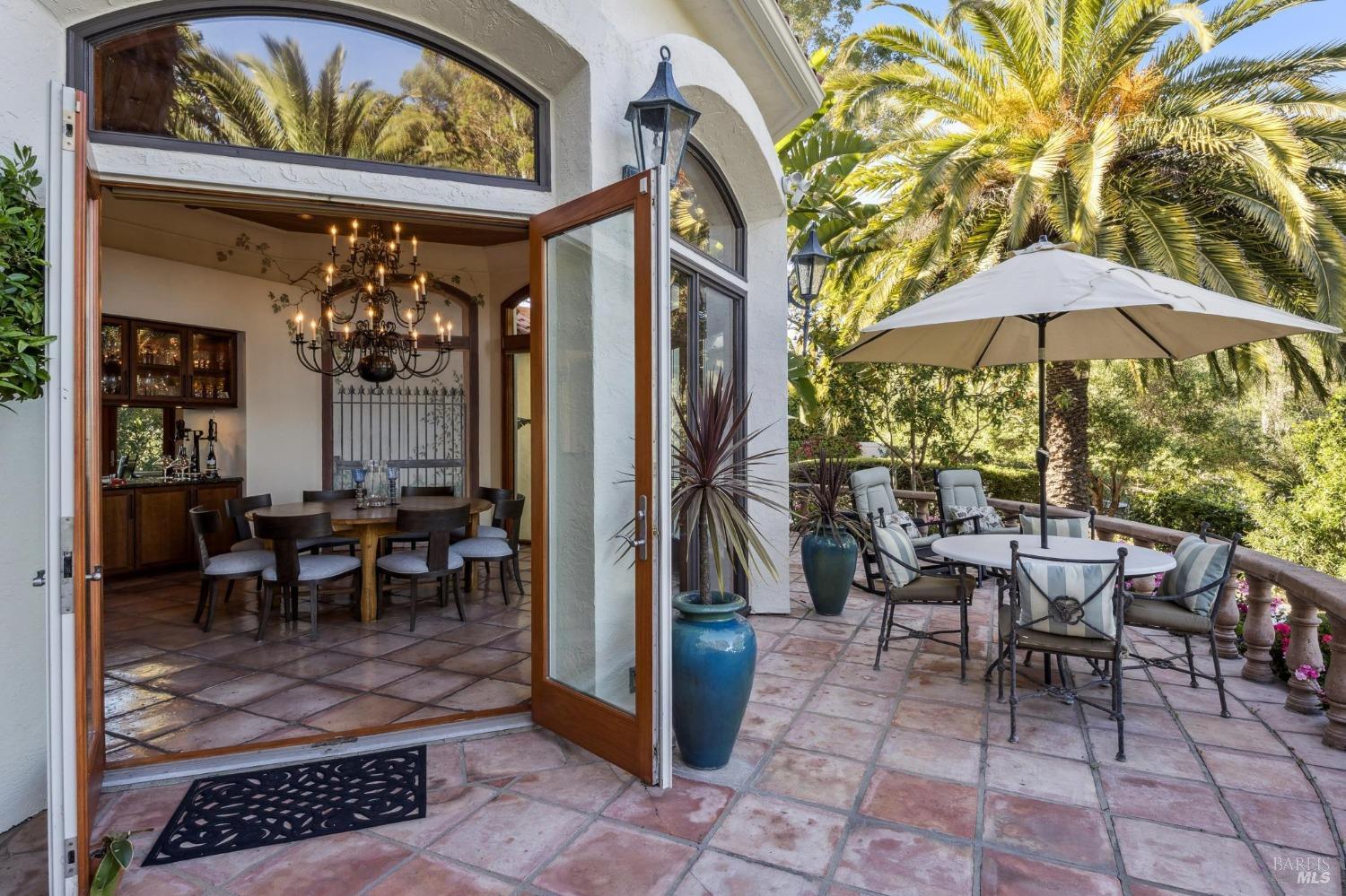 Detail Gallery Image 10 of 71 For 133 Deer Park Ave, San Rafael,  CA 94901 - 6 Beds | 6 Baths
