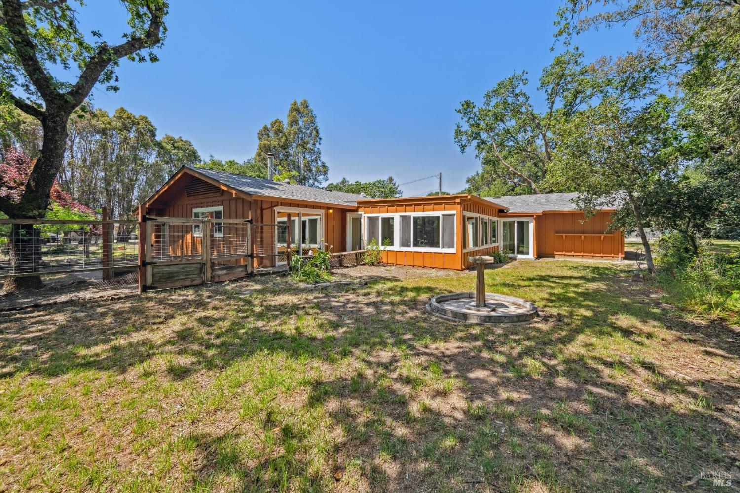 Detail Gallery Image 5 of 30 For 1610 Napa Rd, Sonoma,  CA 95476 - 3 Beds | 3 Baths