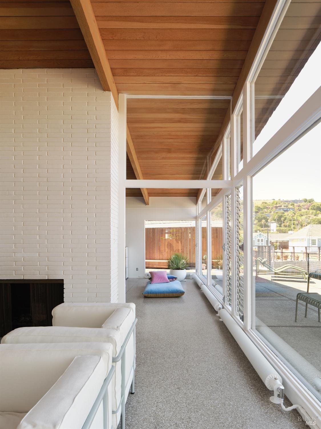 Detail Gallery Image 11 of 32 For 205 Martinique Ave, Tiburon,  CA 94920 - 4 Beds | 2/1 Baths