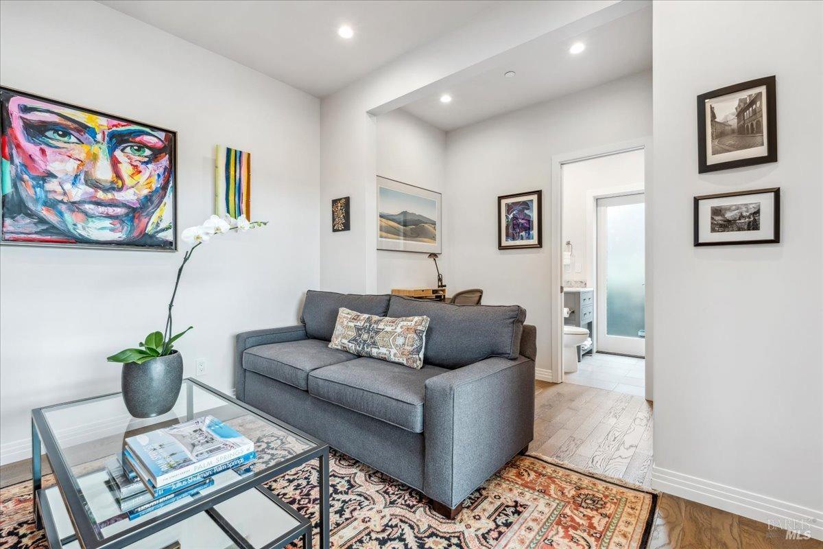 Detail Gallery Image 25 of 72 For 20 Lagoon Rd, Belvedere,  CA 94920 - 4 Beds | 4/1 Baths