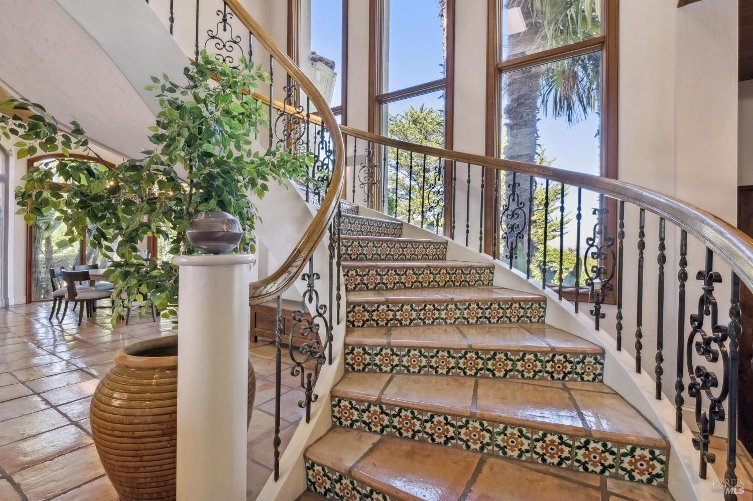 Detail Gallery Image 16 of 71 For 133 Deer Park Ave, San Rafael,  CA 94901 - 6 Beds | 6 Baths
