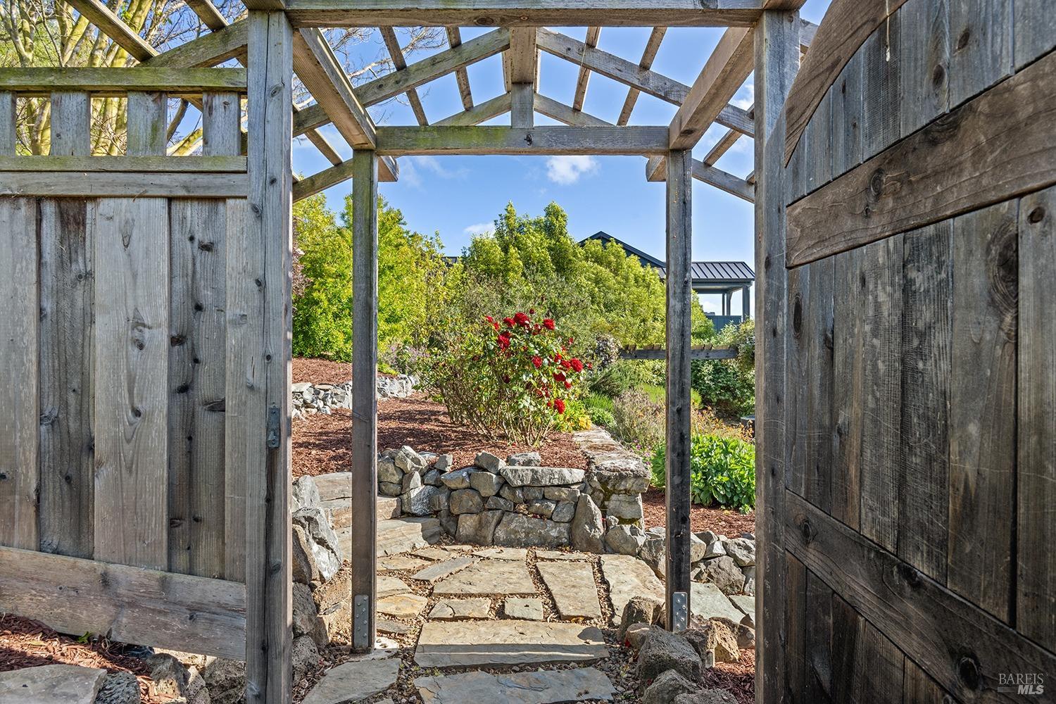 Detail Gallery Image 34 of 64 For 2022 Live Oak Farm Ln, Petaluma,  CA 94952 - 3 Beds | 2/1 Baths