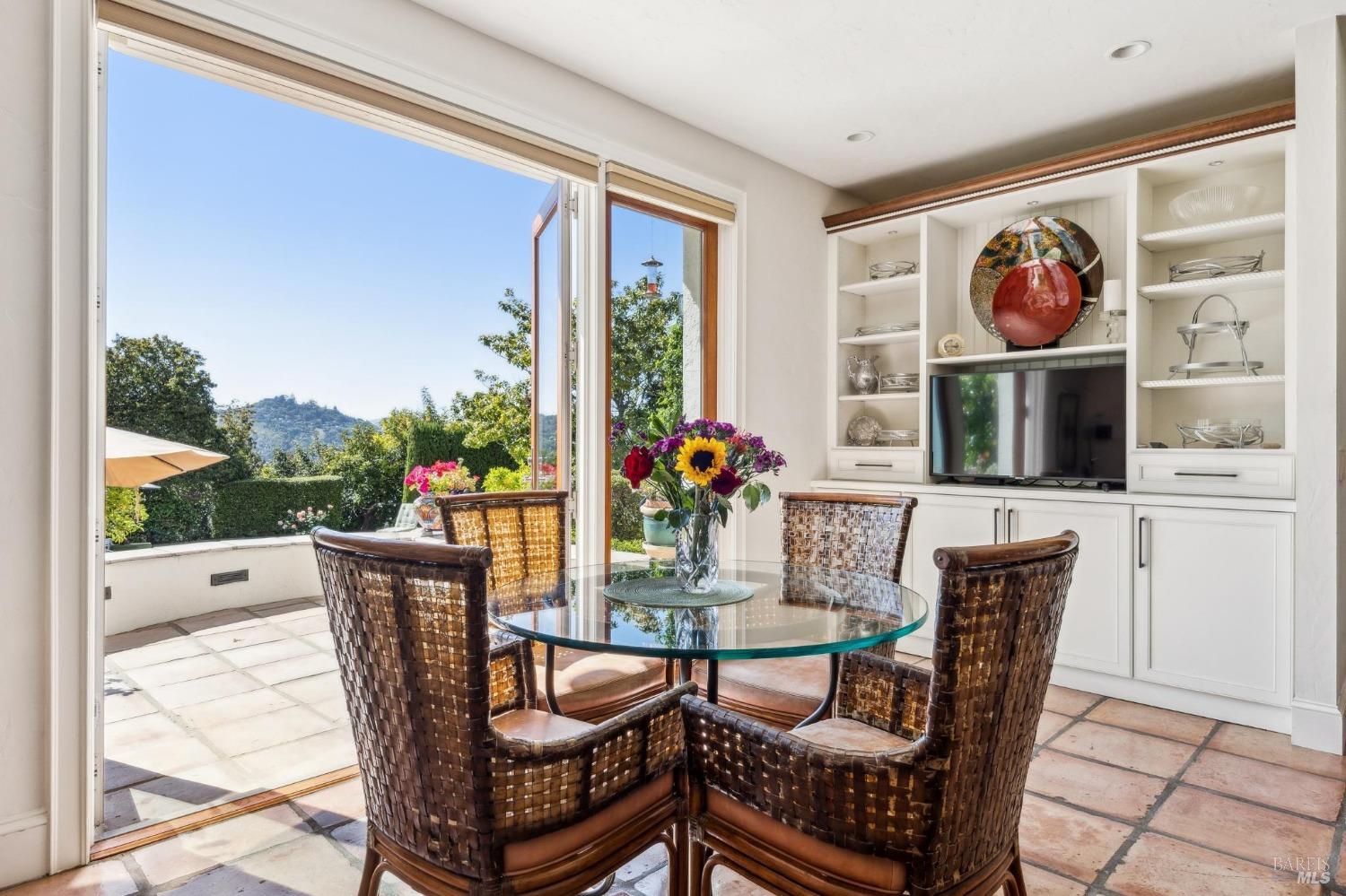 Detail Gallery Image 51 of 71 For 133 Deer Park Ave, San Rafael,  CA 94901 - 6 Beds | 6 Baths
