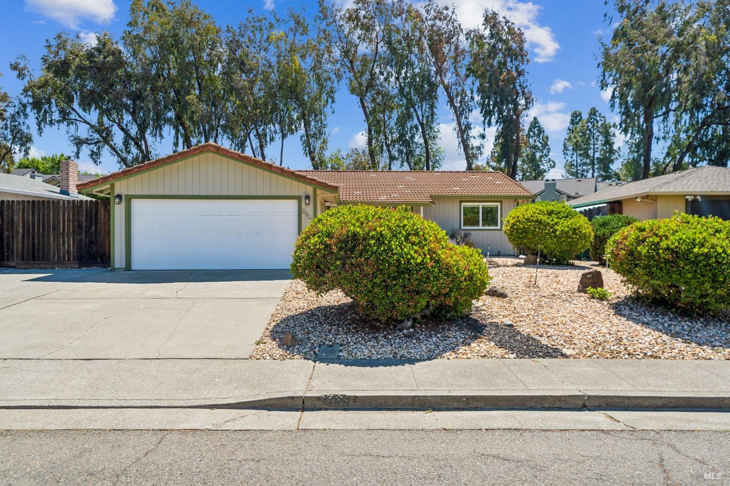Detail Gallery Image 1 of 34 For 2908 Orchid St, Fairfield,  CA 94533 - 3 Beds | 2 Baths