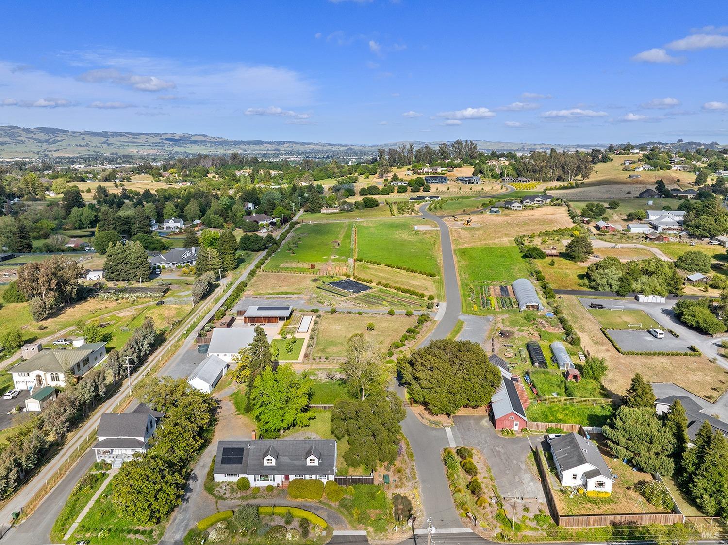 Detail Gallery Image 59 of 64 For 2022 Live Oak Farm Ln, Petaluma,  CA 94952 - 3 Beds | 2/1 Baths
