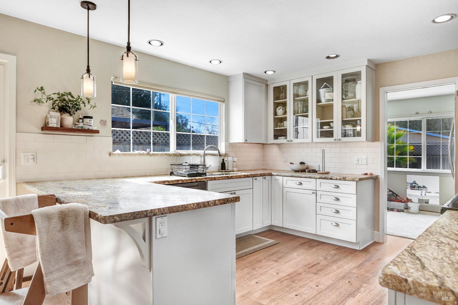 Detail Gallery Image 9 of 11 For 1383 Larkin Dr, Sonoma,  CA 95476 - 3 Beds | 2 Baths