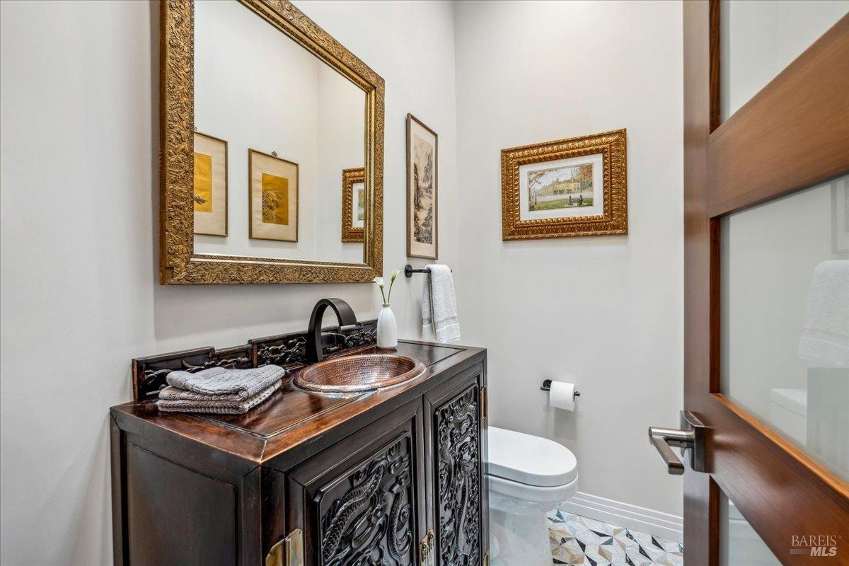 Detail Gallery Image 35 of 72 For 20 Lagoon Rd, Belvedere,  CA 94920 - 4 Beds | 4/1 Baths