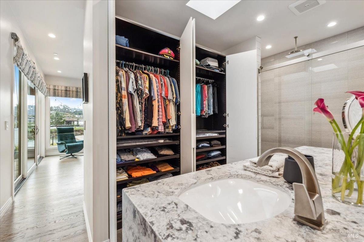 Detail Gallery Image 20 of 72 For 20 Lagoon Rd, Belvedere,  CA 94920 - 4 Beds | 4/1 Baths