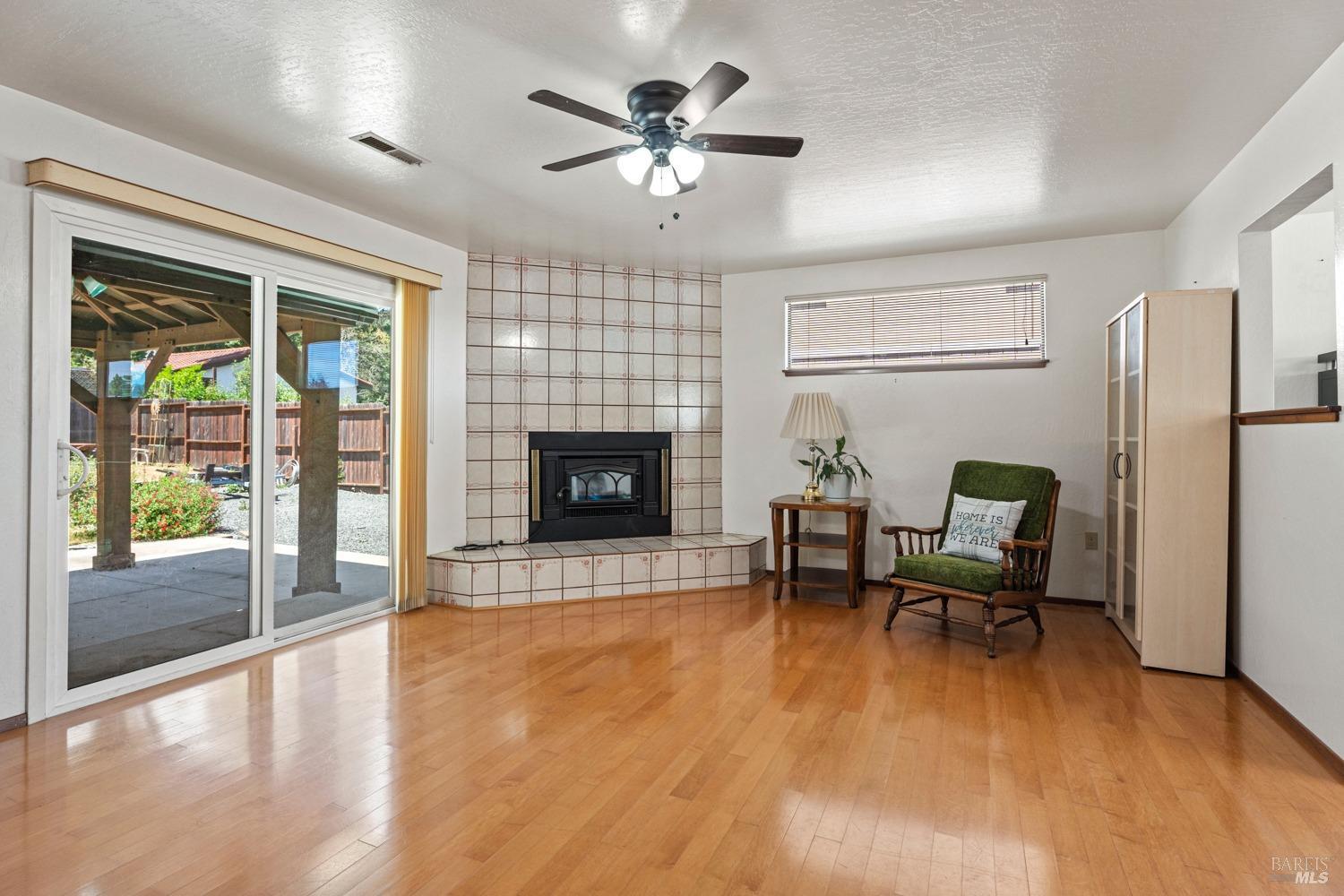 Detail Gallery Image 6 of 27 For 1344 Laurel Ave, Ukiah,  CA 95482 - 3 Beds | 2/1 Baths