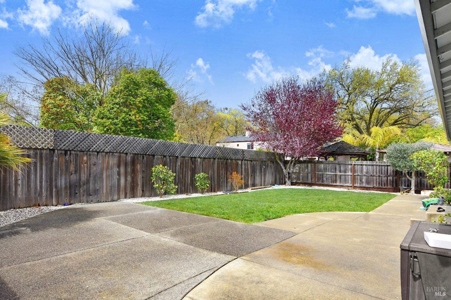 Detail Gallery Image 3 of 11 For 1383 Larkin Dr, Sonoma,  CA 95476 - 3 Beds | 2 Baths