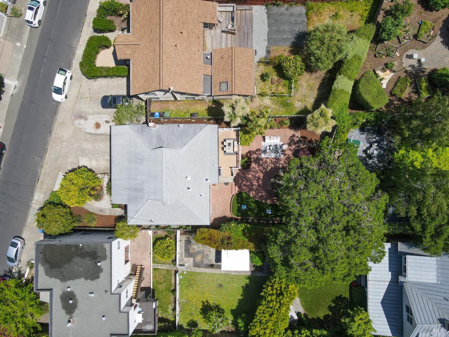Detail Gallery Image 14 of 15 For 230 Elm Ave, Mill Valley,  CA 94941 - 4 Beds | 2 Baths