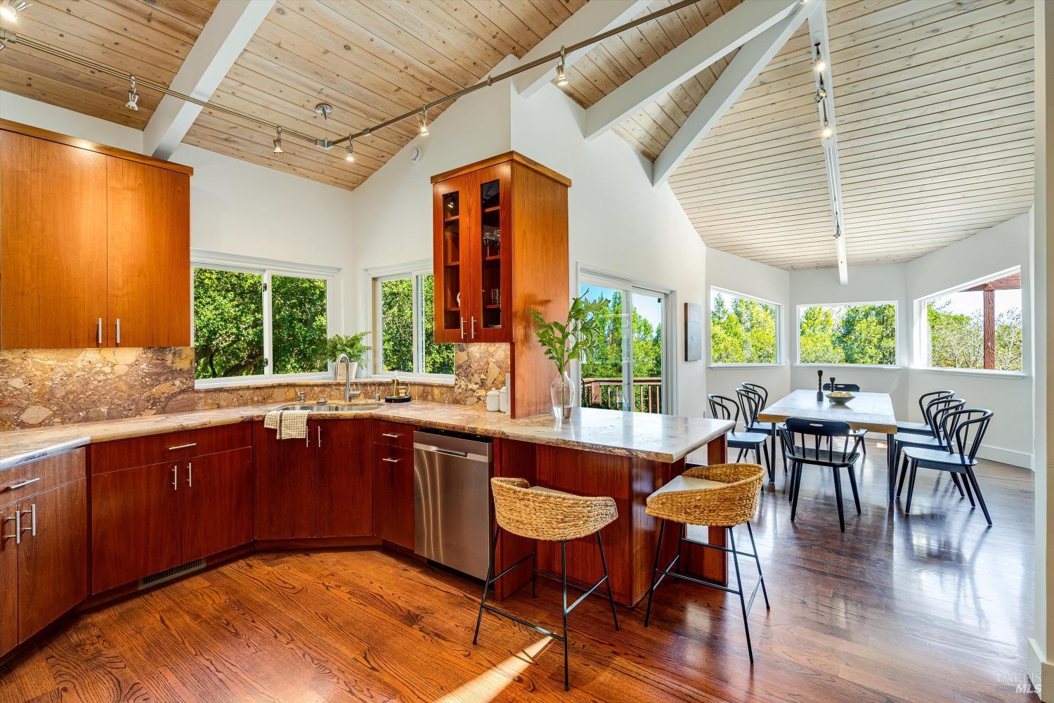 Detail Gallery Image 12 of 46 For 17389 Gehricke Rd, Sonoma,  CA 95476 - 4 Beds | 3/1 Baths