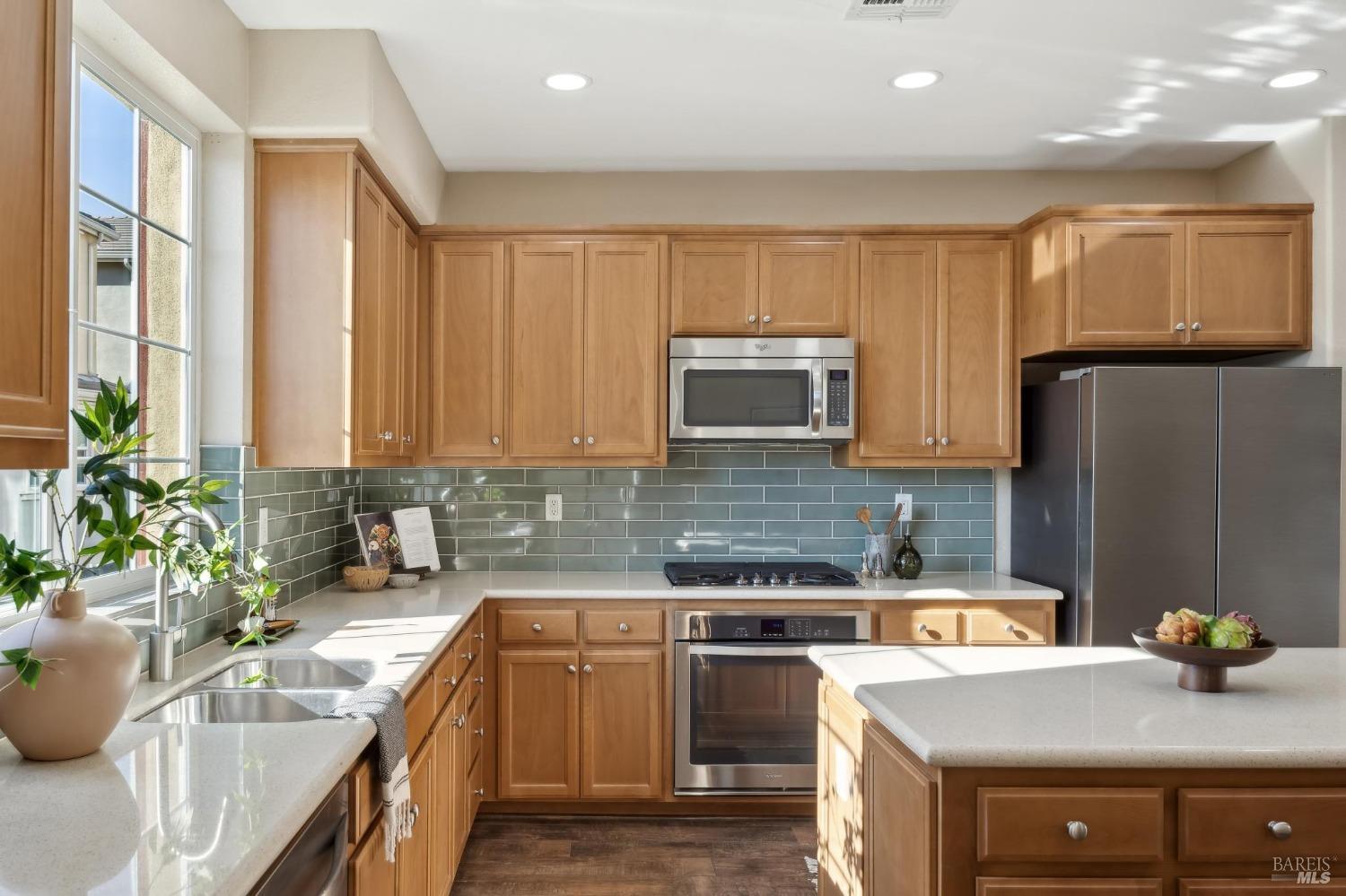 Detail Gallery Image 13 of 35 For 96 Orchard Cir, Hayward,  CA 94544 - 3 Beds | 2/1 Baths