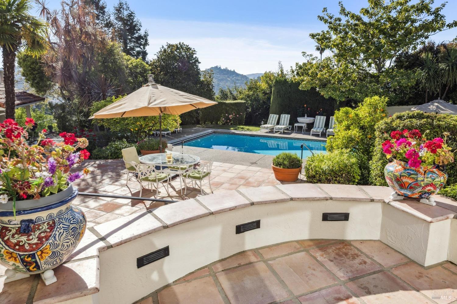 Detail Gallery Image 13 of 71 For 133 Deer Park Ave, San Rafael,  CA 94901 - 6 Beds | 6 Baths