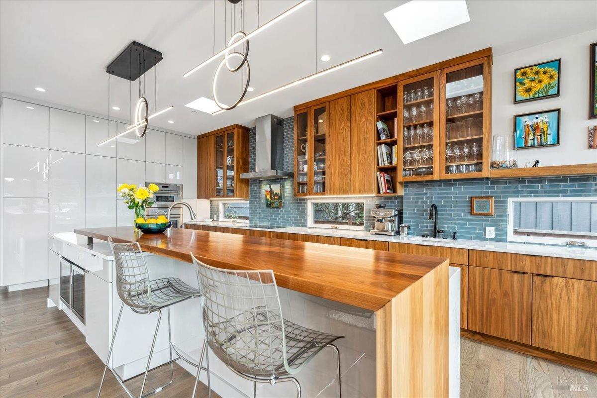 Detail Gallery Image 10 of 72 For 20 Lagoon Rd, Belvedere,  CA 94920 - 4 Beds | 4/1 Baths
