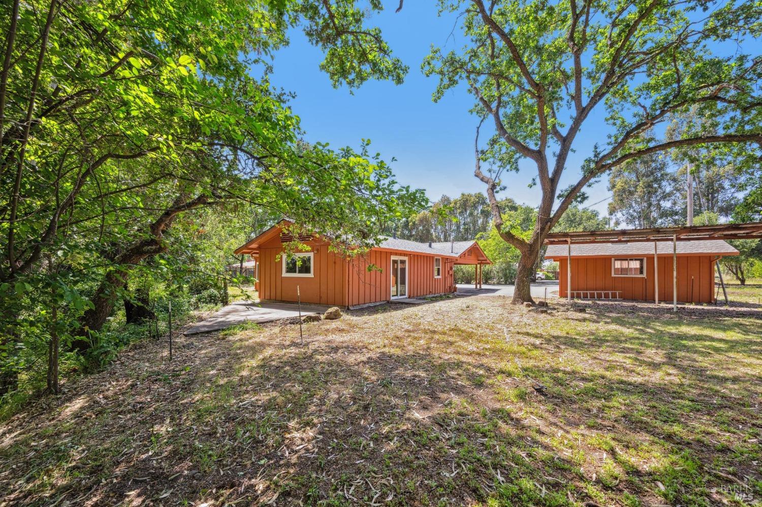 Detail Gallery Image 10 of 30 For 1610 Napa Rd, Sonoma,  CA 95476 - 3 Beds | 3 Baths