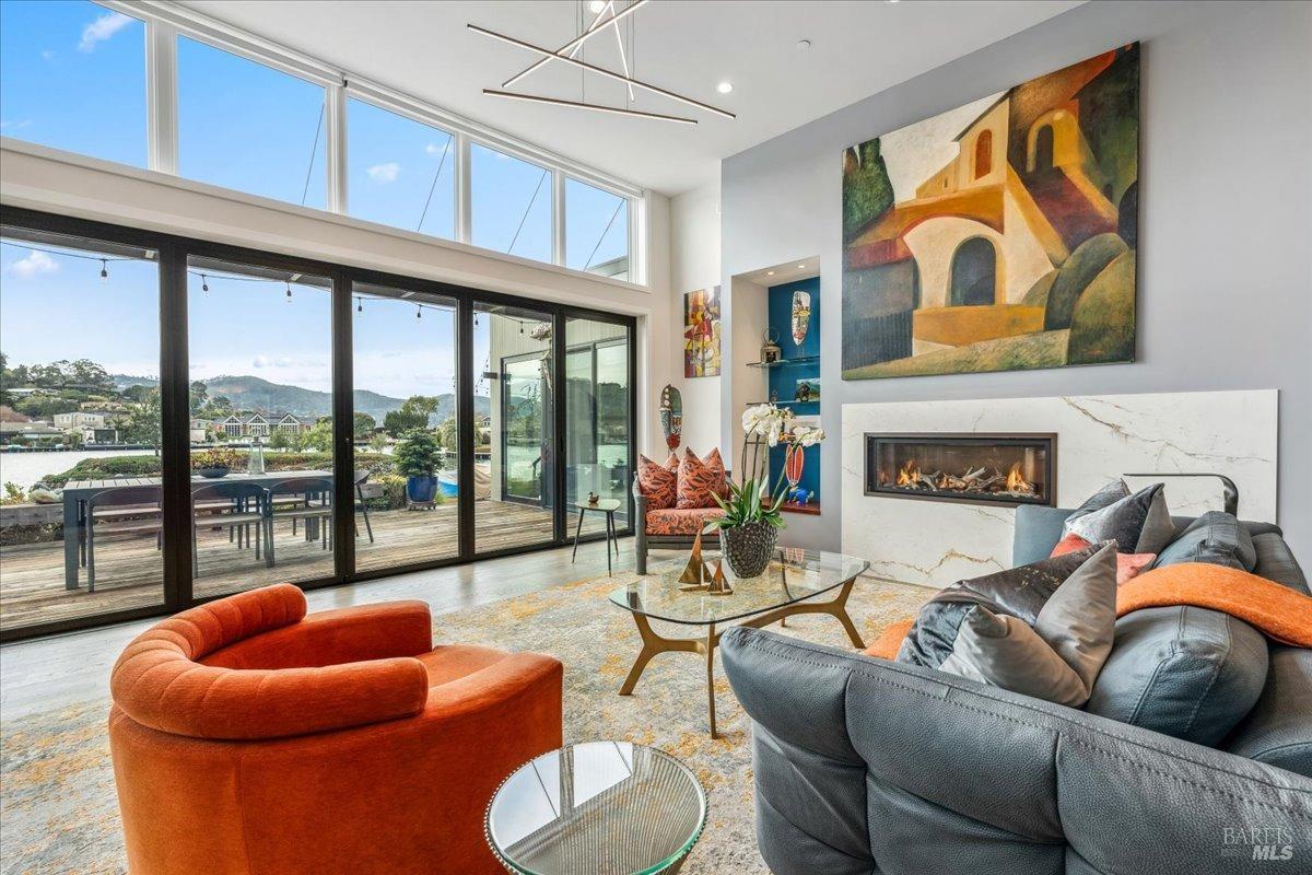 Detail Gallery Image 4 of 72 For 20 Lagoon Rd, Belvedere,  CA 94920 - 4 Beds | 4/1 Baths