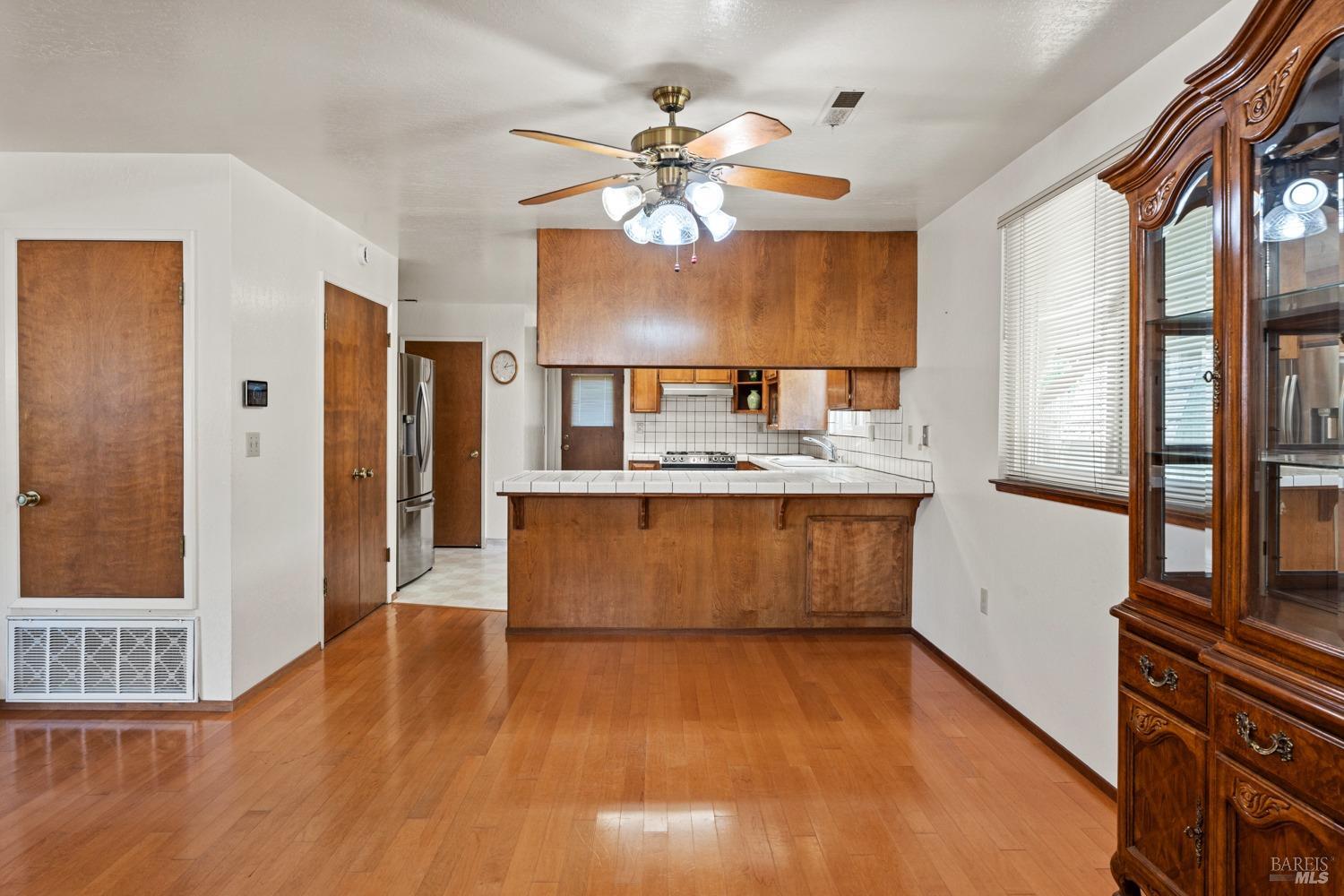 Detail Gallery Image 8 of 27 For 1344 Laurel Ave, Ukiah,  CA 95482 - 3 Beds | 2/1 Baths