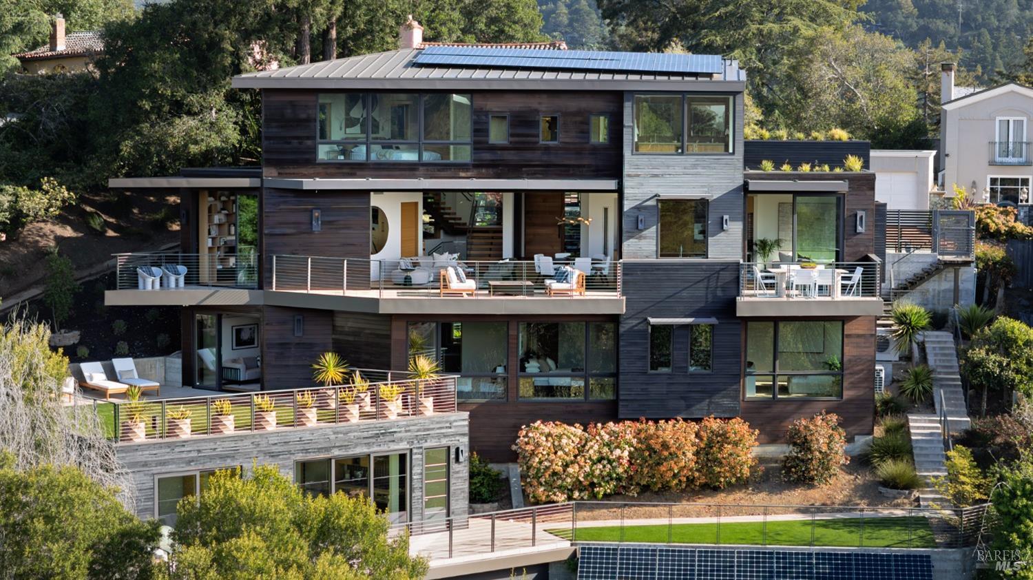 Detail Gallery Image 38 of 49 For 2 Upper Alcatraz Pl, Mill Valley,  CA 94941 - 5 Beds | 5/1 Baths