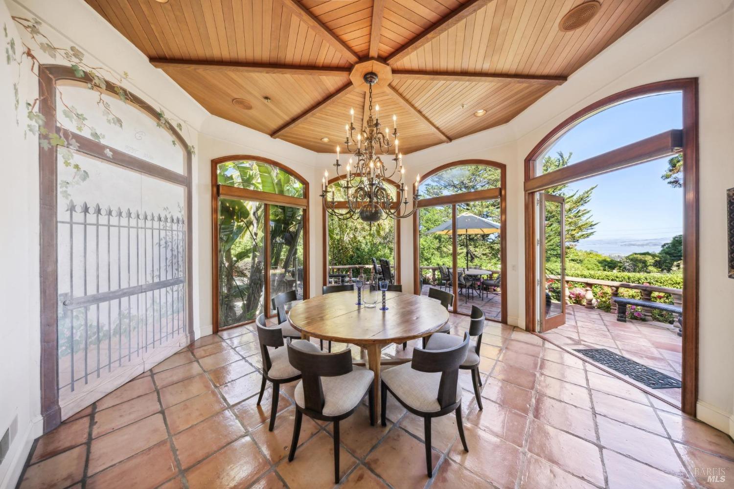 Detail Gallery Image 40 of 71 For 133 Deer Park Ave, San Rafael,  CA 94901 - 6 Beds | 6 Baths