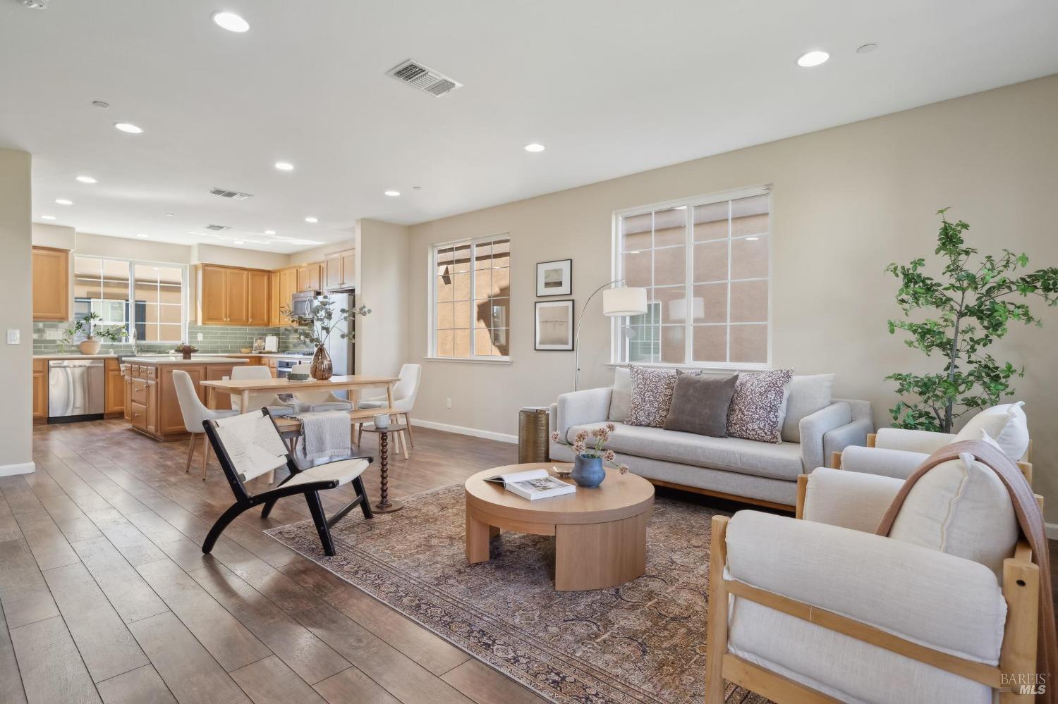 Detail Gallery Image 6 of 35 For 96 Orchard Cir, Hayward,  CA 94544 - 3 Beds | 2/1 Baths