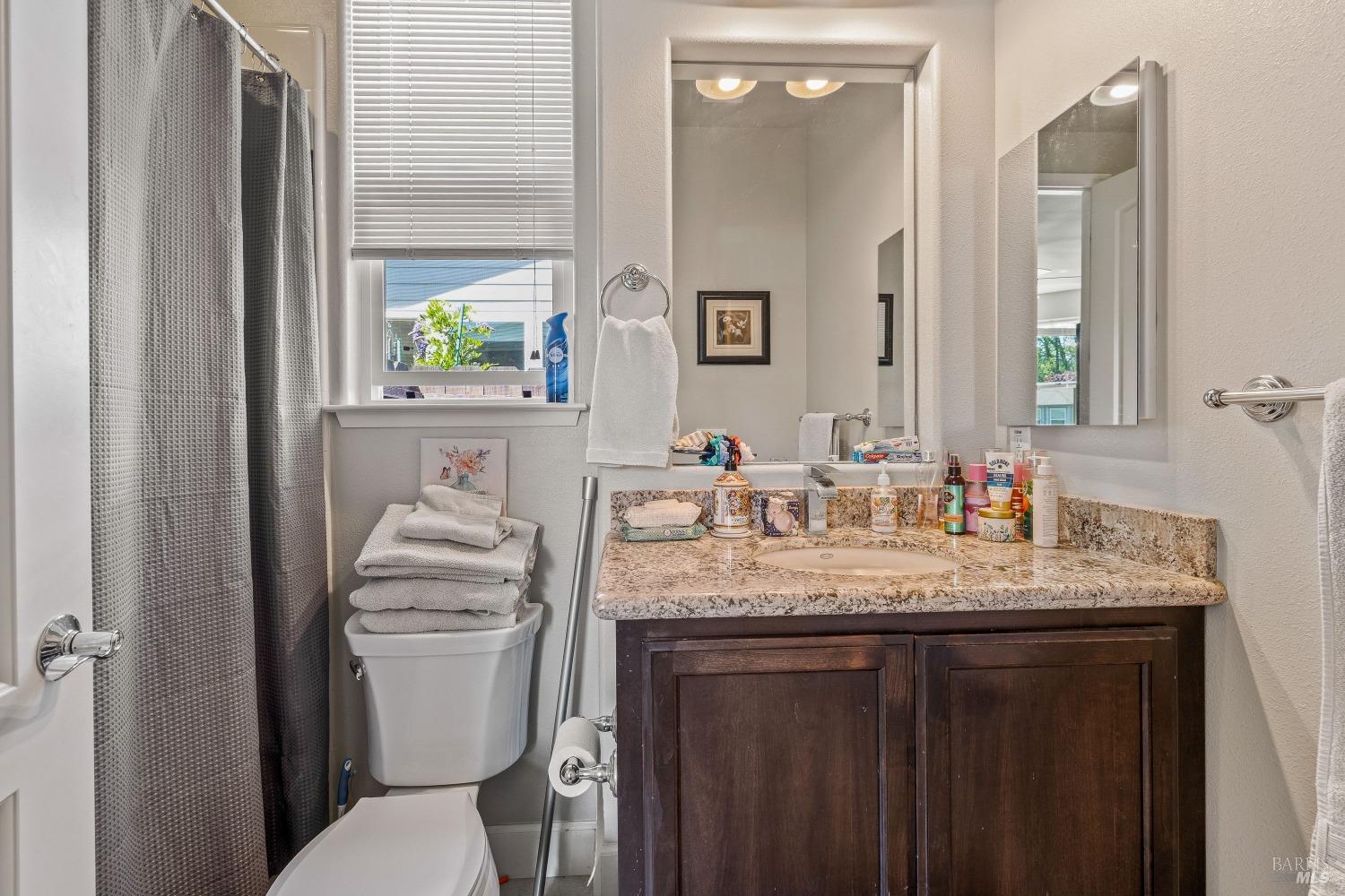 Detail Gallery Image 14 of 26 For 412 Grove St, Willits,  CA 95490 - 4 Beds | 3 Baths