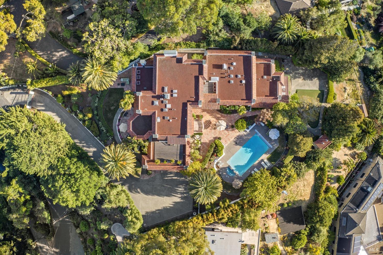 Detail Gallery Image 36 of 71 For 133 Deer Park Ave, San Rafael,  CA 94901 - 6 Beds | 6 Baths