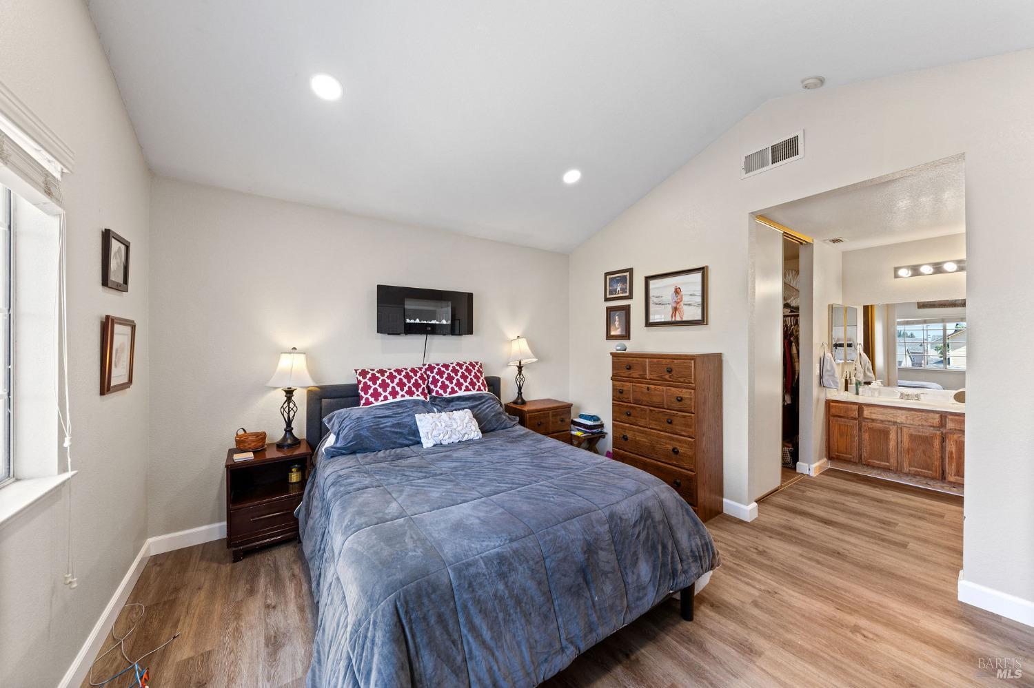 Detail Gallery Image 16 of 31 For 907 Shadywood Cir, Suisun City,  CA 94585 - 4 Beds | 2/1 Baths
