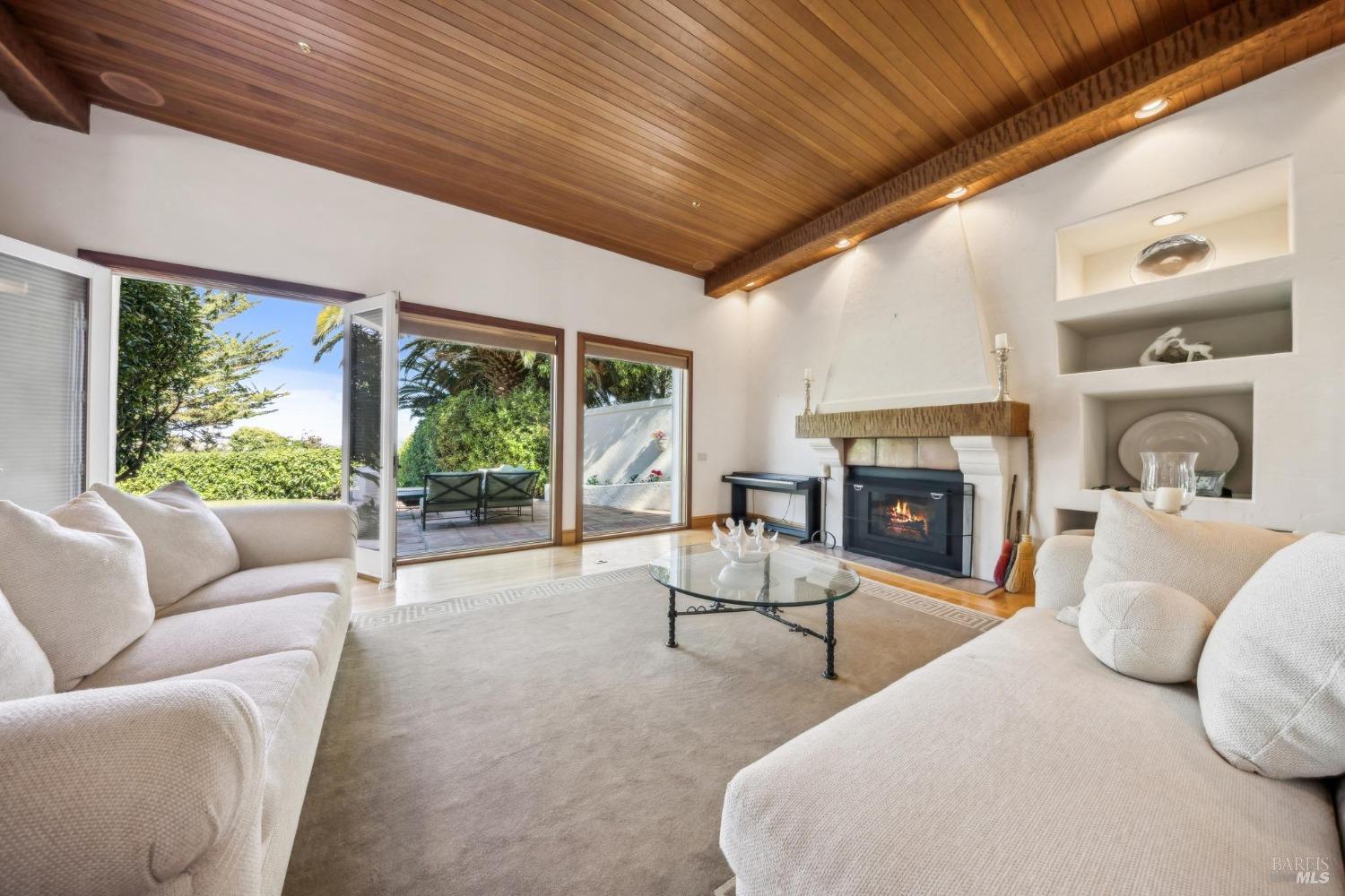 Detail Gallery Image 58 of 71 For 133 Deer Park Ave, San Rafael,  CA 94901 - 6 Beds | 6 Baths