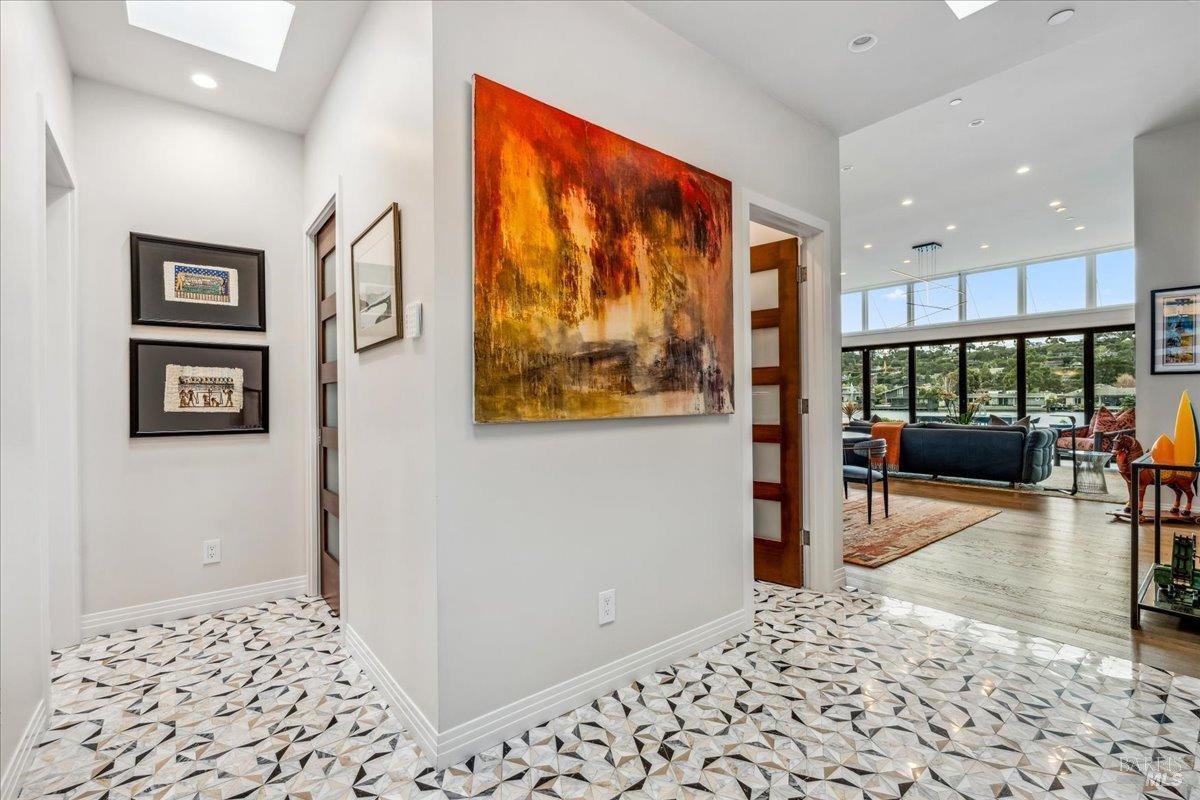 Detail Gallery Image 33 of 72 For 20 Lagoon Rd, Belvedere,  CA 94920 - 4 Beds | 4/1 Baths