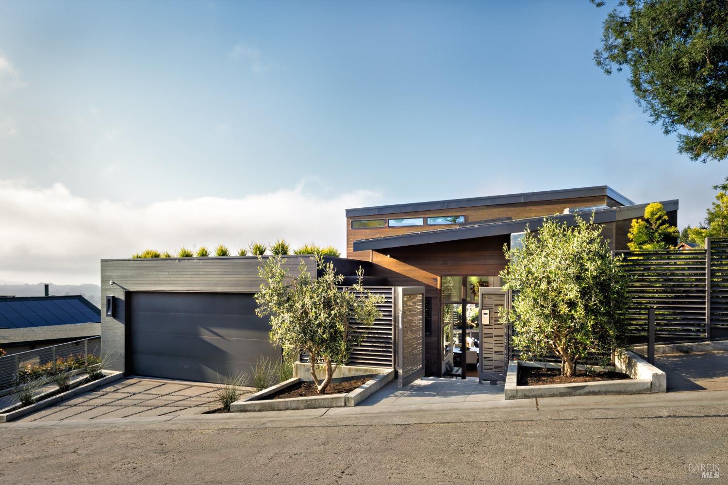 Detail Gallery Image 44 of 49 For 2 Upper Alcatraz Pl, Mill Valley,  CA 94941 - 5 Beds | 5/1 Baths