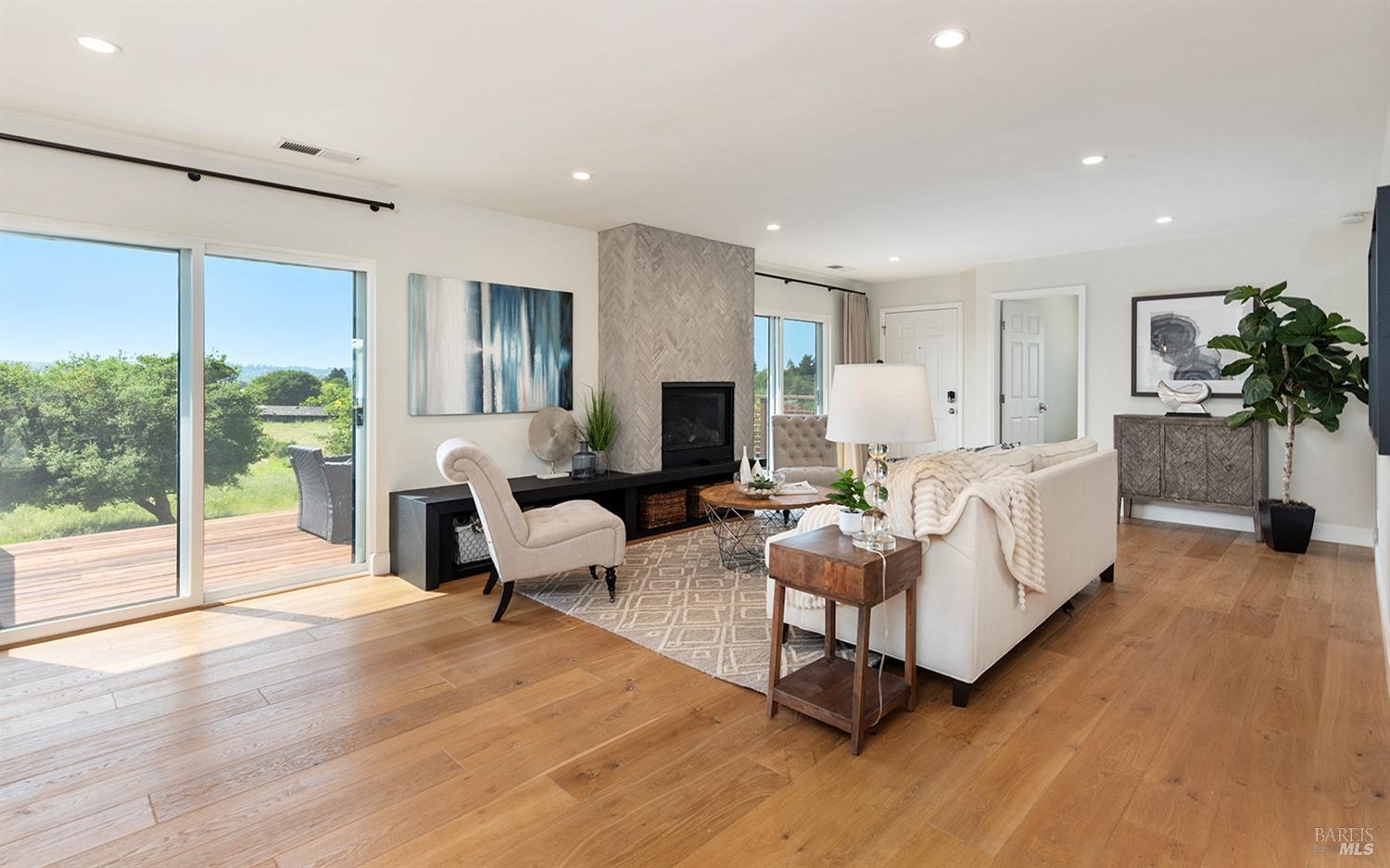 Detail Gallery Image 19 of 64 For 2022 Live Oak Farm Ln, Petaluma,  CA 94952 - 3 Beds | 2/1 Baths