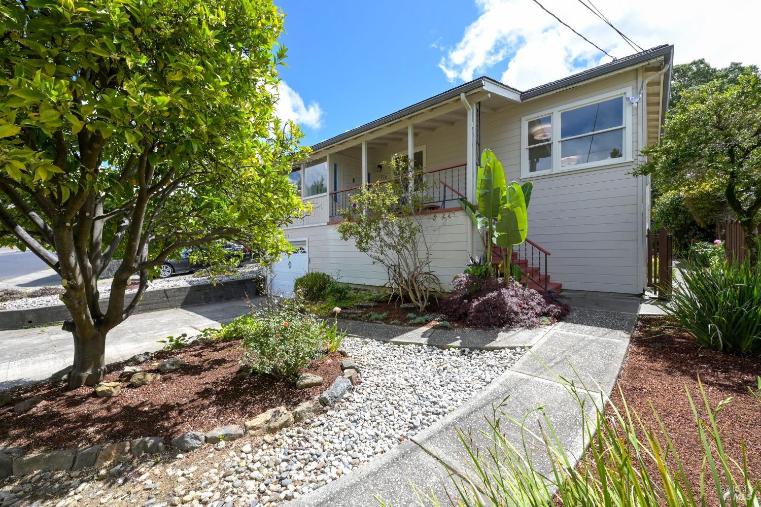Detail Gallery Image 2 of 15 For 230 Elm Ave, Mill Valley,  CA 94941 - 4 Beds | 2 Baths