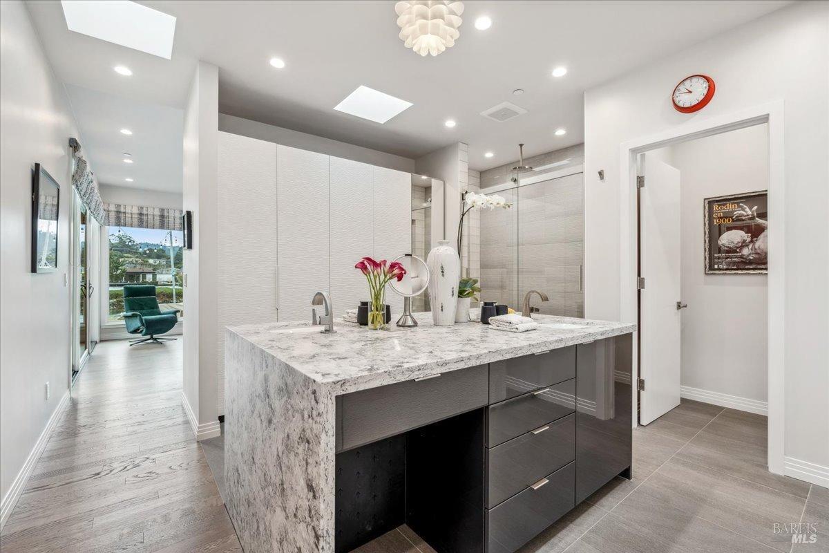 Detail Gallery Image 19 of 72 For 20 Lagoon Rd, Belvedere,  CA 94920 - 4 Beds | 4/1 Baths