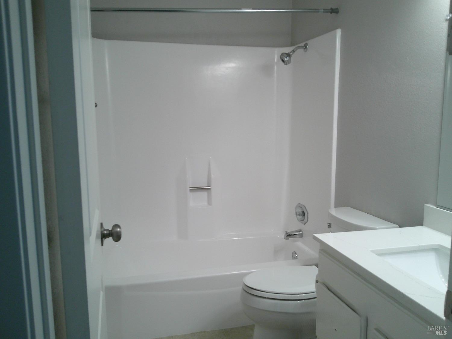Detail Gallery Image 12 of 13 For 785 Dogwood Cir, Fairfield,  CA 94533 - 4 Beds | 2/1 Baths