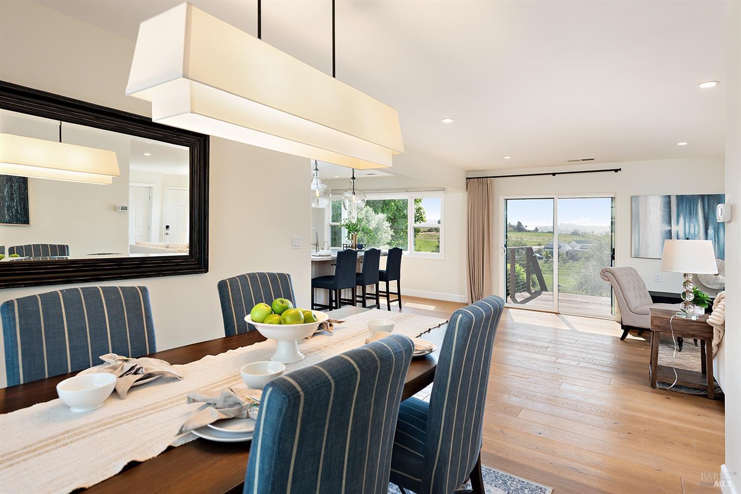 Detail Gallery Image 21 of 64 For 2022 Live Oak Farm Ln, Petaluma,  CA 94952 - 3 Beds | 2/1 Baths