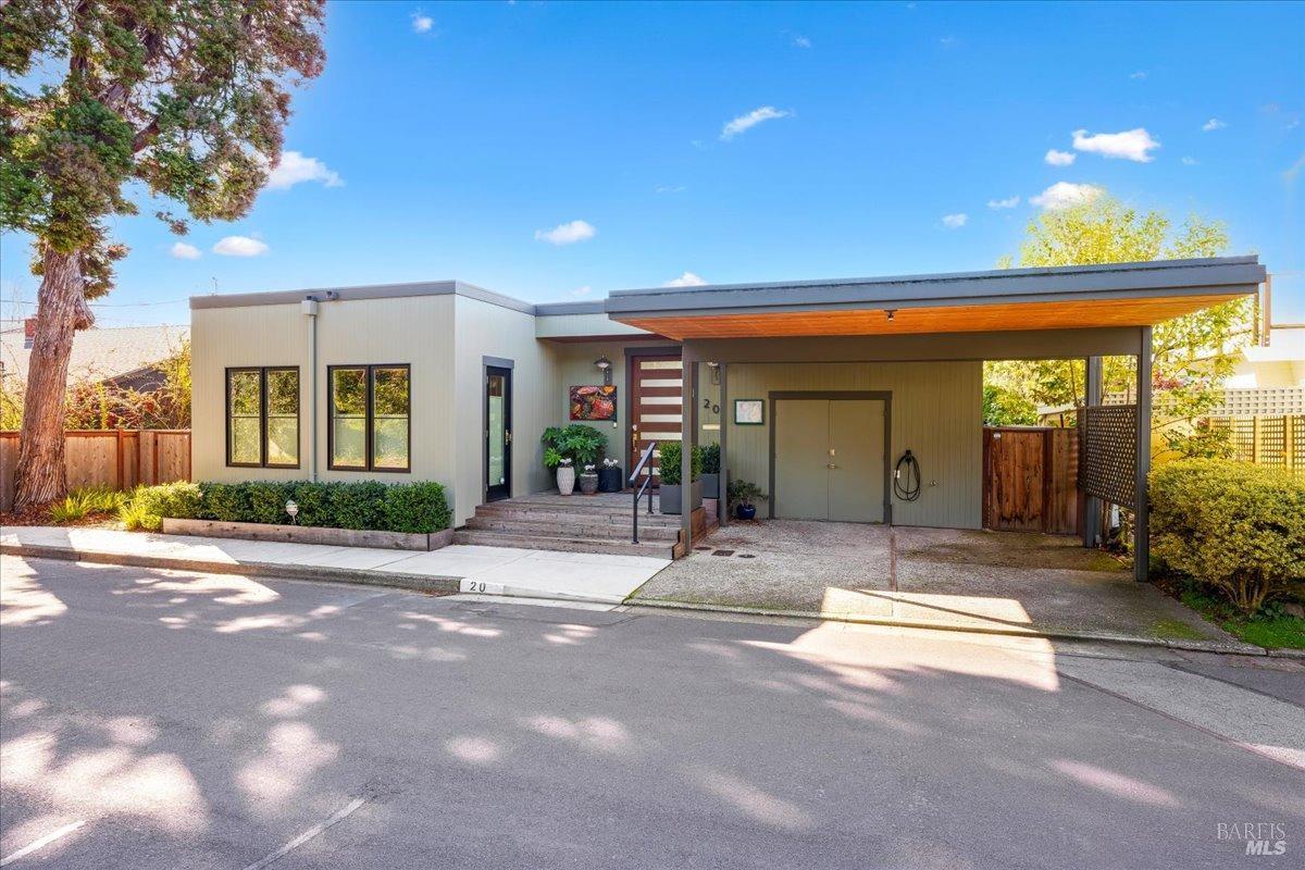 Detail Gallery Image 39 of 72 For 20 Lagoon Rd, Belvedere,  CA 94920 - 4 Beds | 4/1 Baths