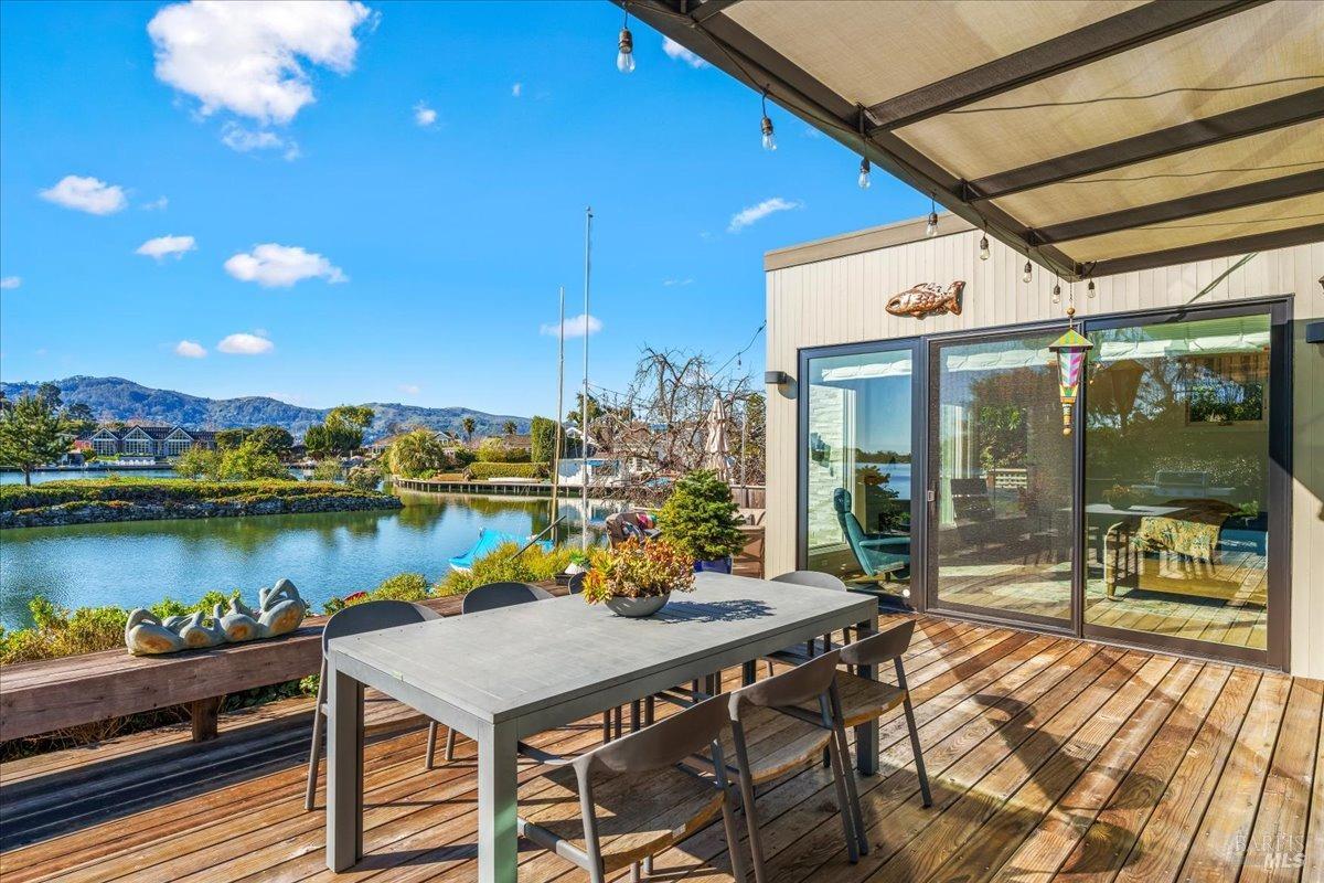 Detail Gallery Image 43 of 72 For 20 Lagoon Rd, Belvedere,  CA 94920 - 4 Beds | 4/1 Baths